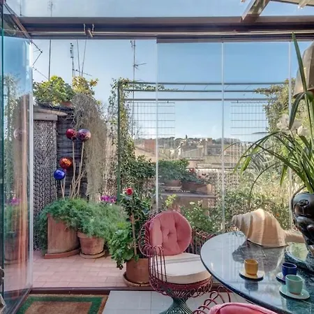 Terrarium Trastevere, Boutique With Terrace ローマ
